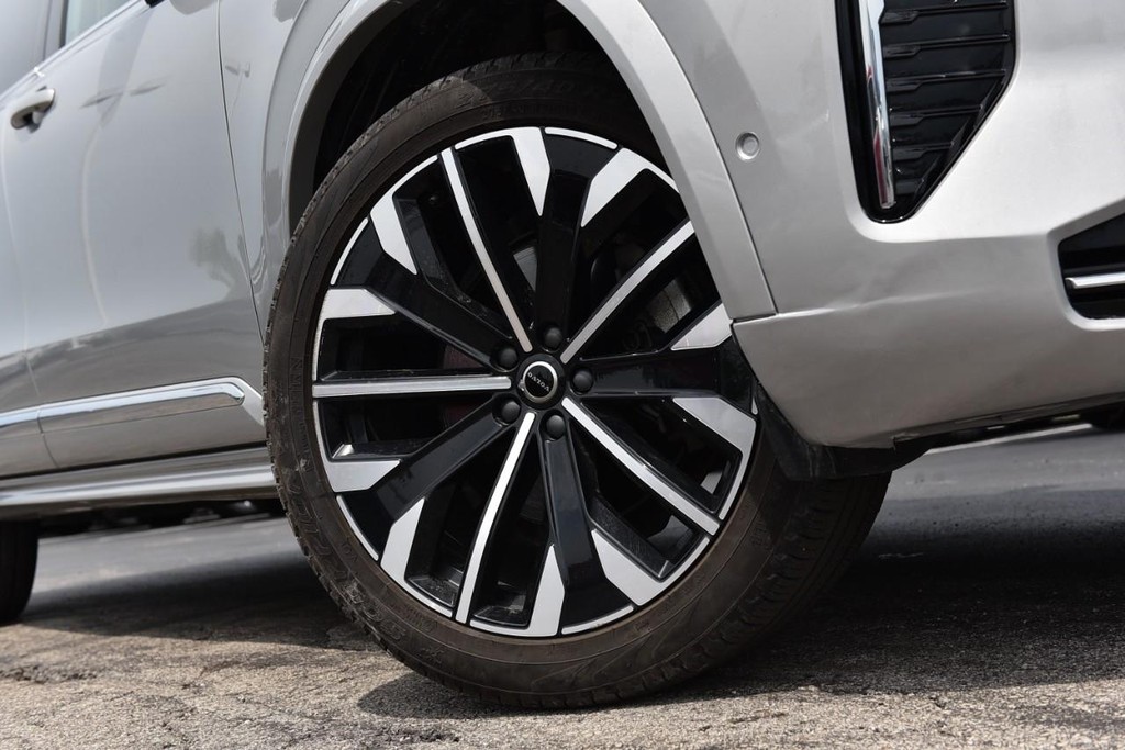 Volvo XC90 Vehicle Image 03