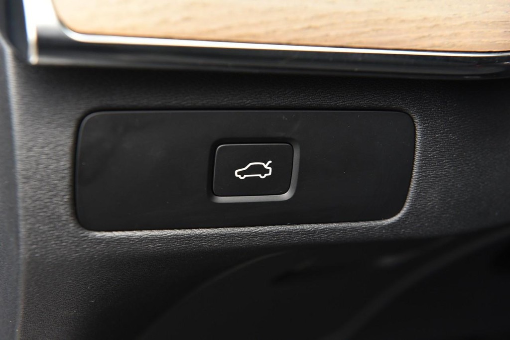 Volvo XC90 Vehicle Image 11