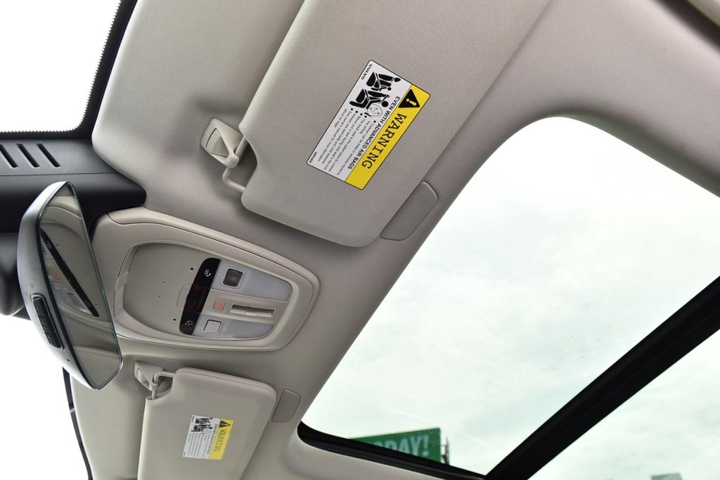 Volvo XC90 Vehicle Image 21