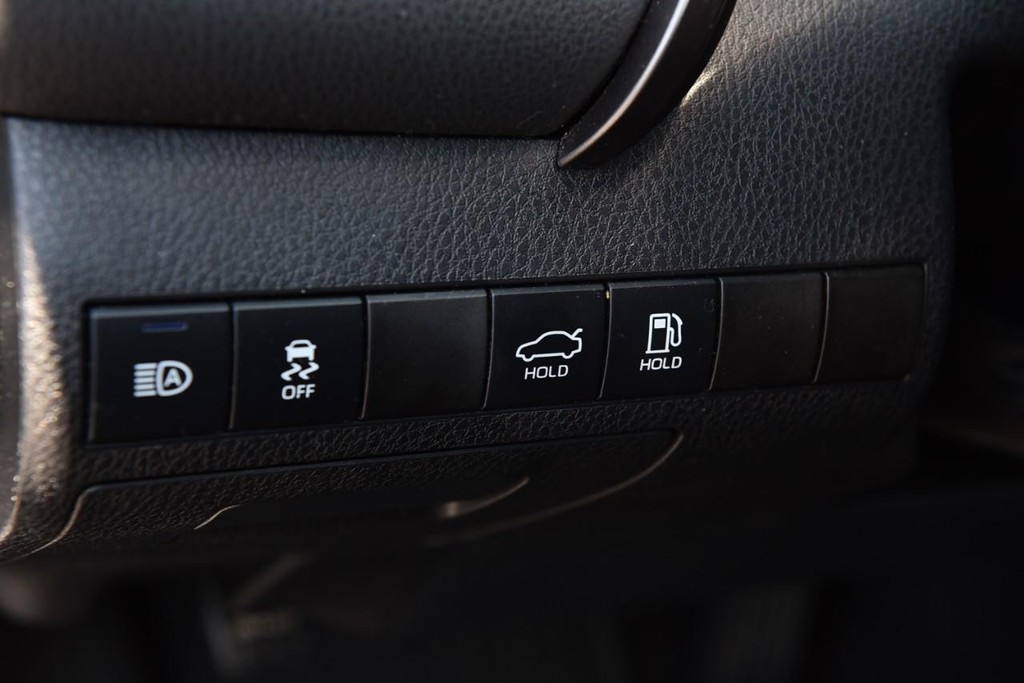 Toyota Camry Vehicle Image 09