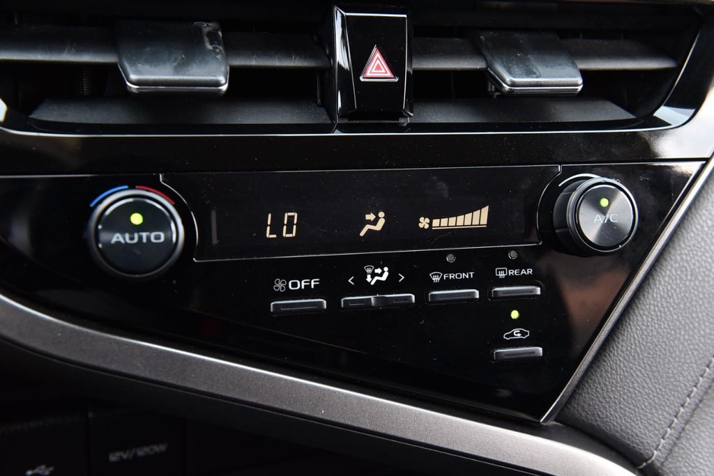Toyota Camry Vehicle Image 13