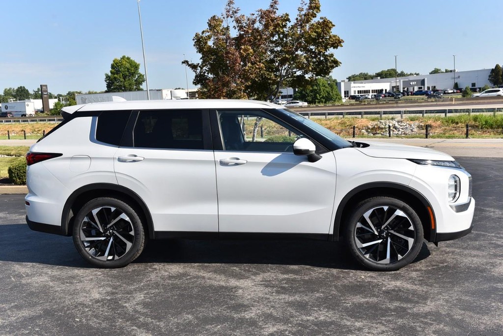 Mitsubishi Outlander Vehicle Image 05