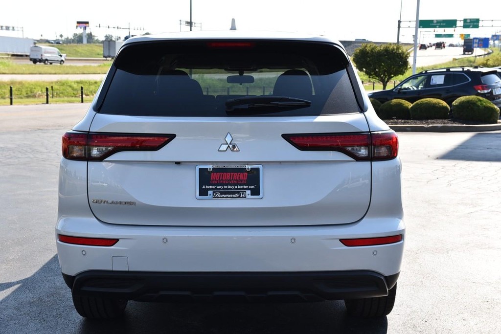 Mitsubishi Outlander Vehicle Image 06