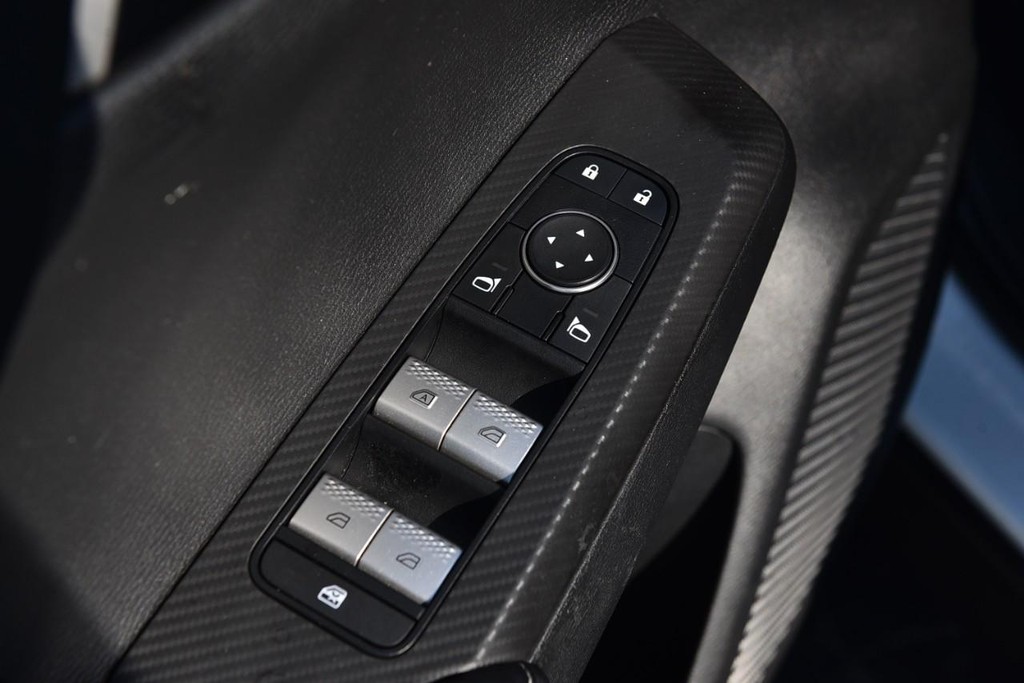 Mitsubishi Outlander Vehicle Image 08