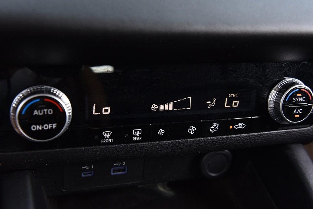 Mitsubishi Outlander Vehicle Image 14