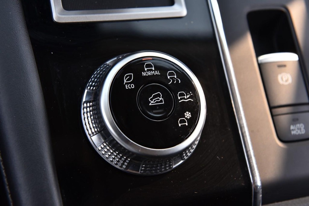 Mitsubishi Outlander Vehicle Image 16