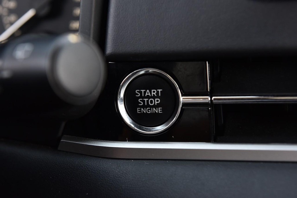 Mitsubishi Outlander Vehicle Image 17