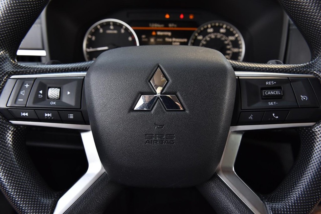 Mitsubishi Outlander Vehicle Image 18