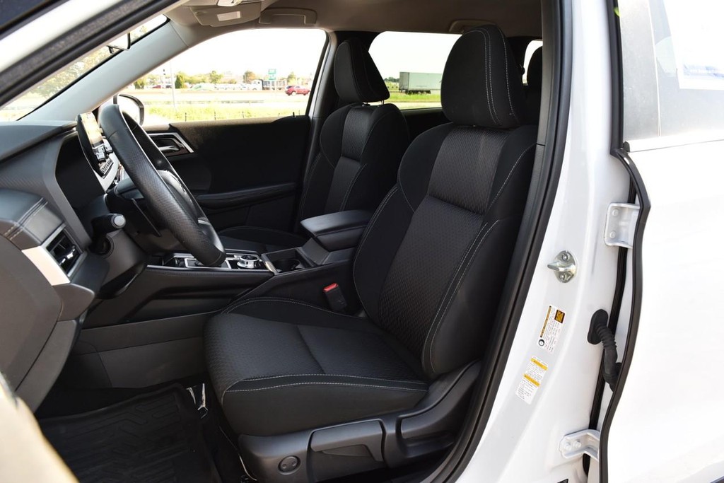 Mitsubishi Outlander Vehicle Image 19