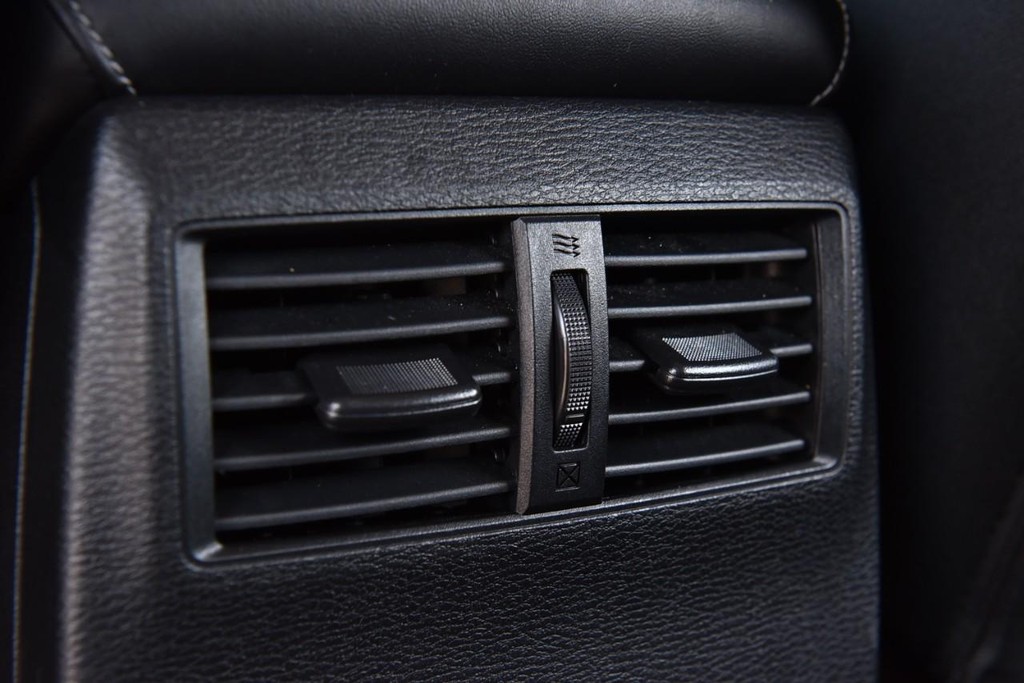 Mitsubishi Outlander Vehicle Image 22