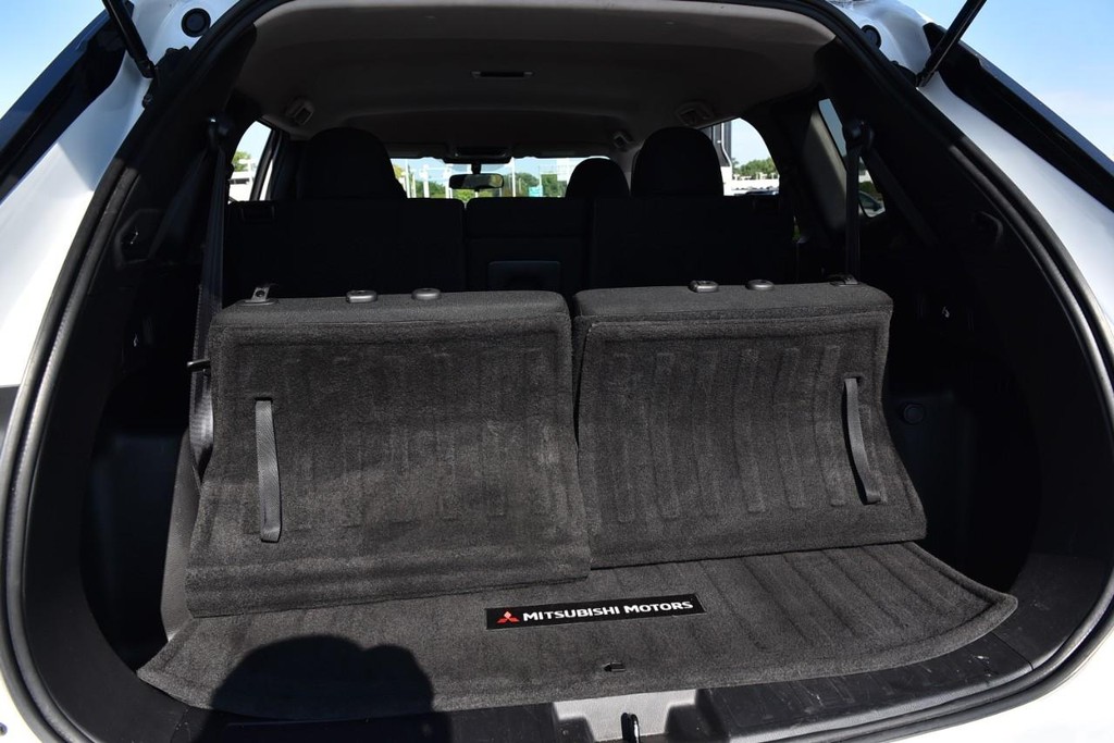 Mitsubishi Outlander Vehicle Image 24