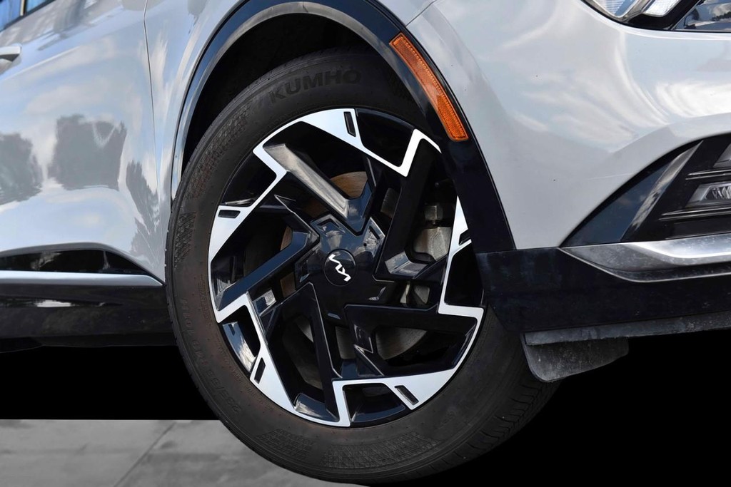 Kia Sportage Vehicle Full-screen Gallery Image 3