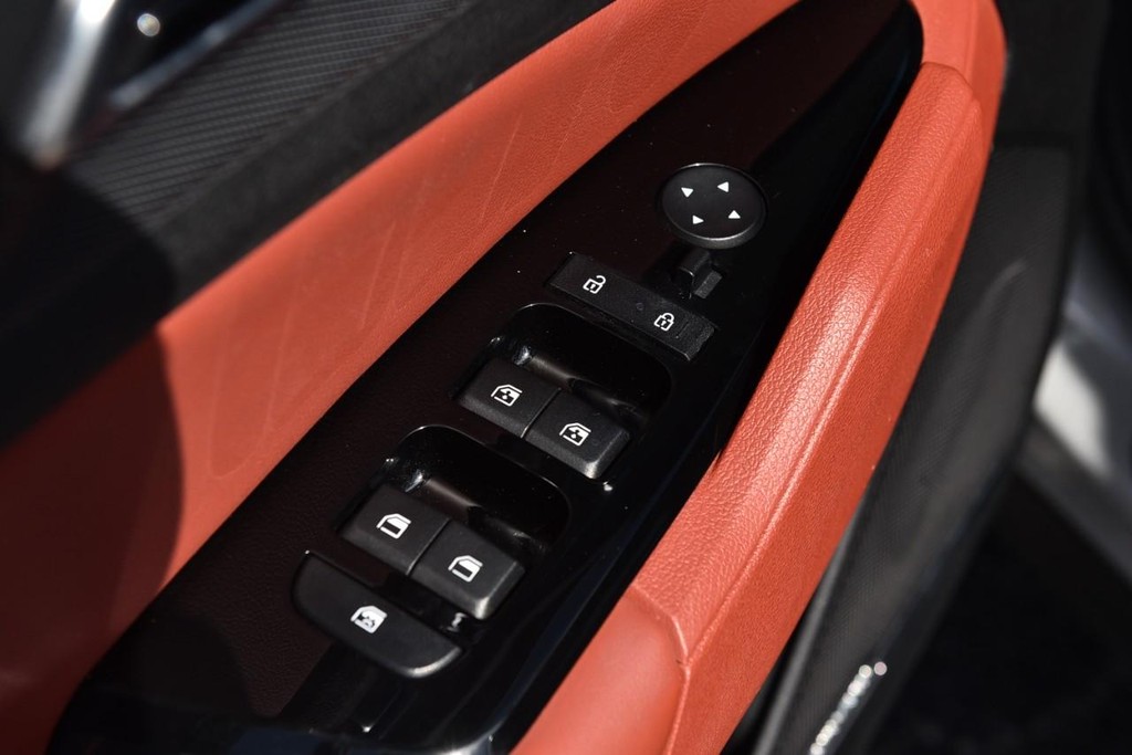Kia Sportage Vehicle Full-screen Gallery Image 8