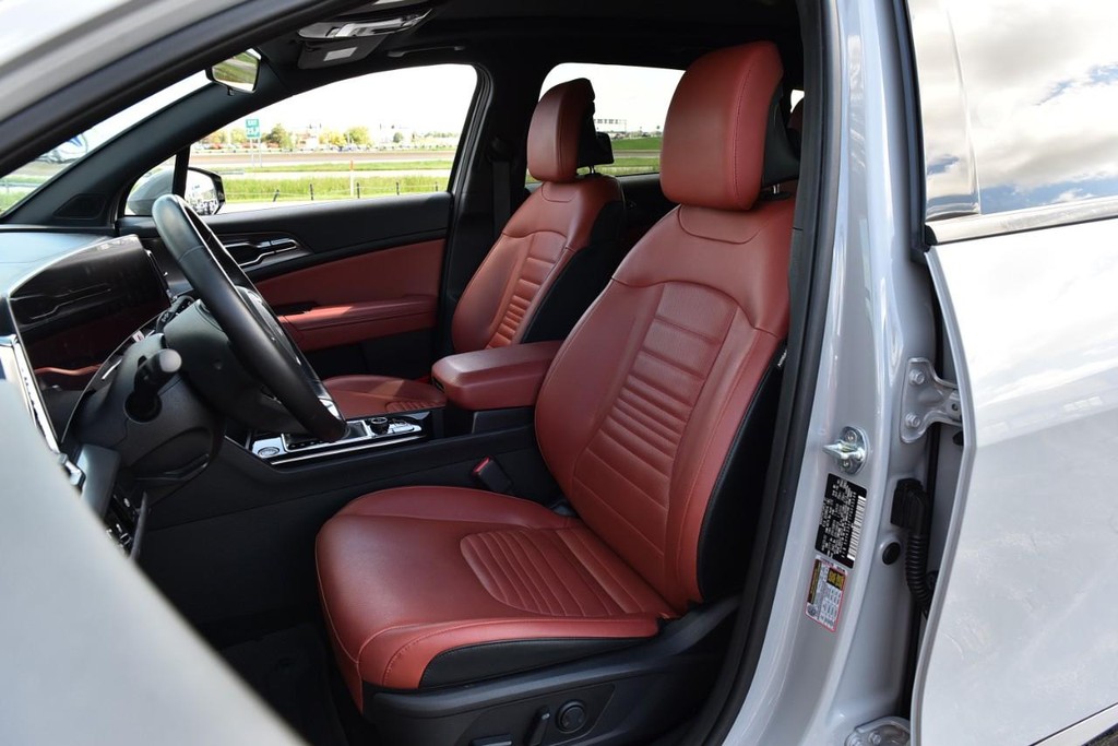 Kia Sportage Vehicle Full-screen Gallery Image 23
