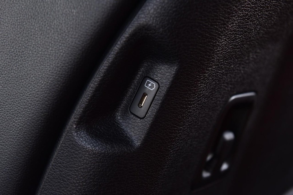 Kia Sportage Vehicle Full-screen Gallery Image 28