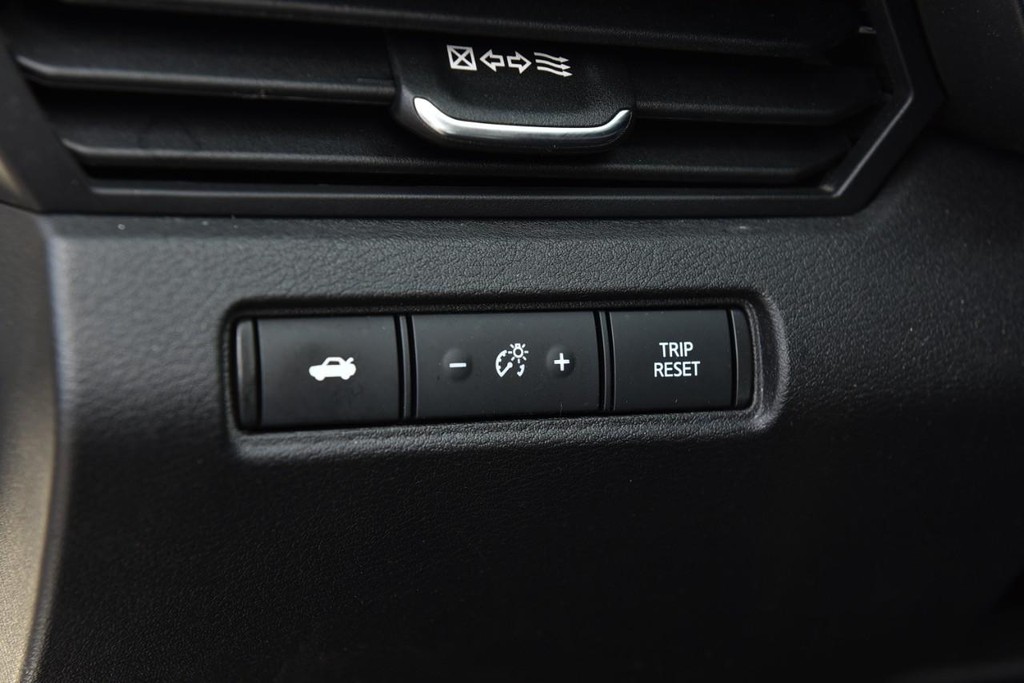 Nissan Altima Vehicle Image 10