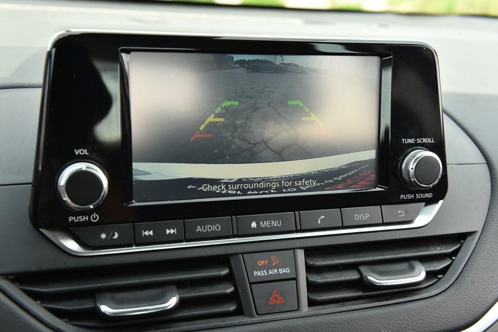 Nissan Altima Vehicle Image 12