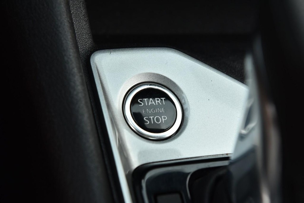 Nissan Altima Vehicle Image 15
