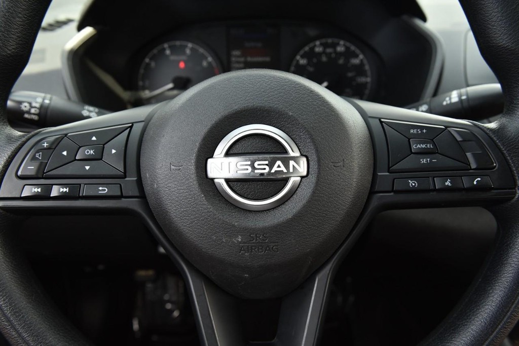 Nissan Altima Vehicle Image 16