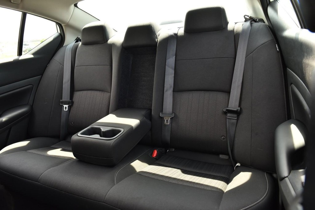 Nissan Altima Vehicle Image 19