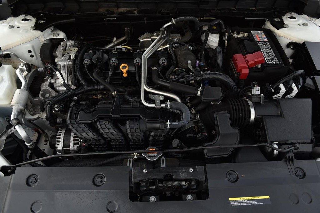 Nissan Altima Vehicle Image 21