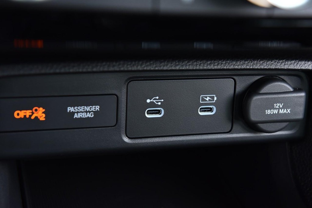 Honda Civic Hatchback Vehicle Image 16