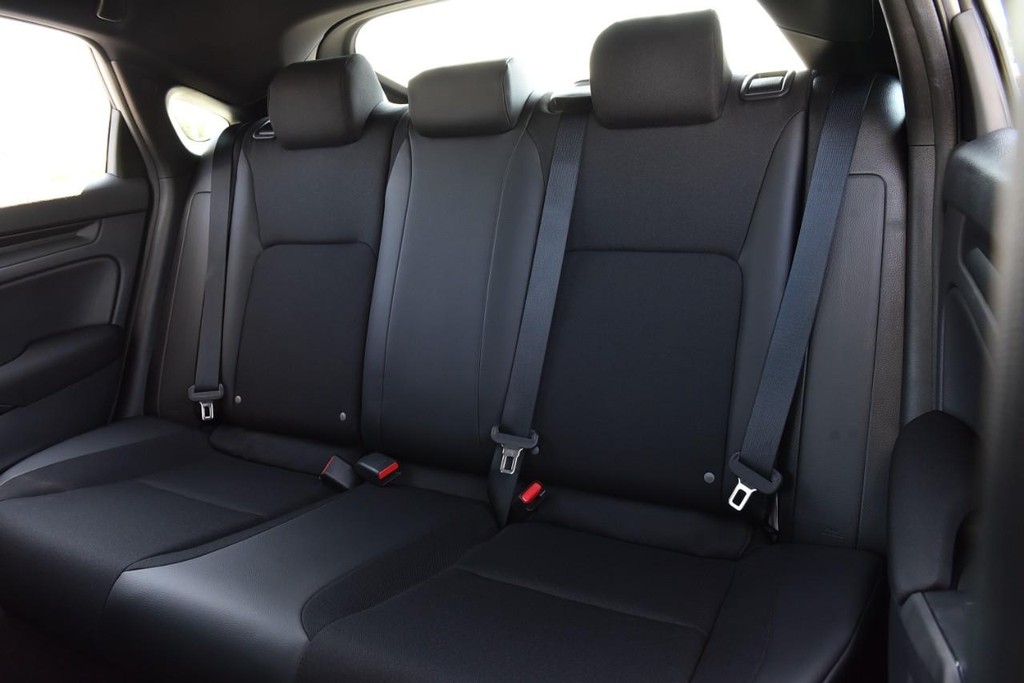 Honda Civic Hatchback Vehicle Image 22