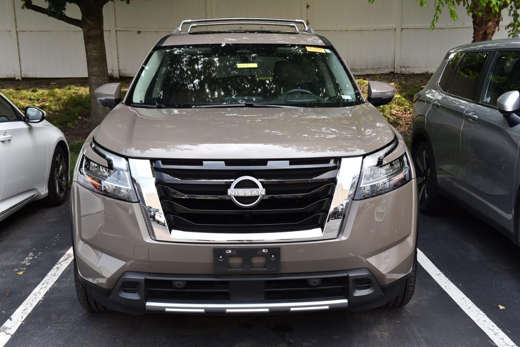 Nissan Pathfinder Vehicle Image 03