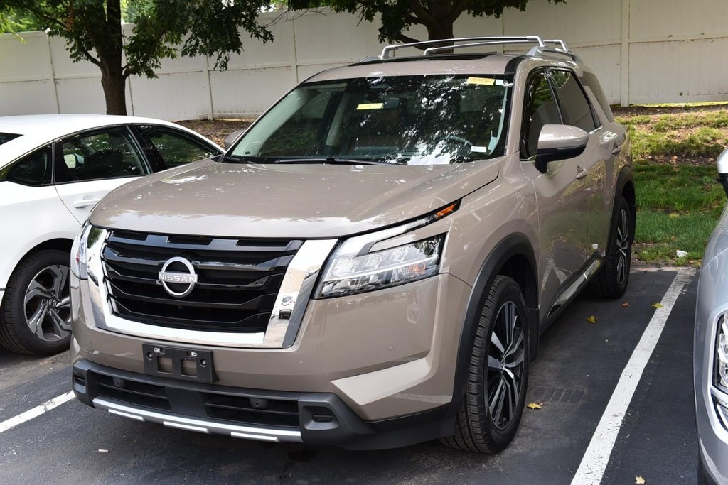 Nissan Pathfinder Vehicle Image 04