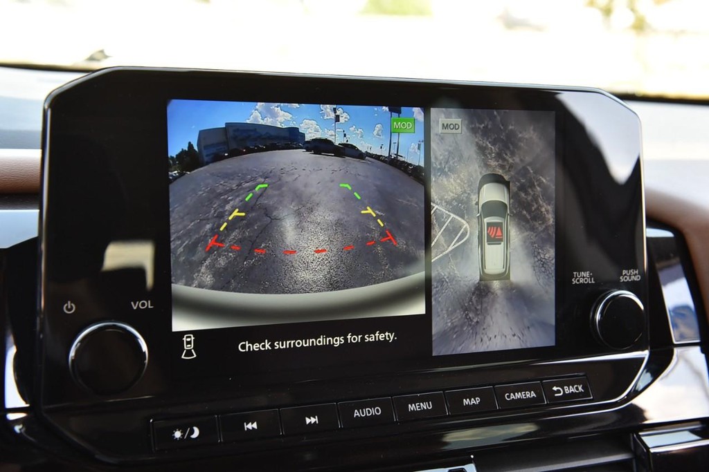 Nissan Pathfinder Vehicle Image 13
