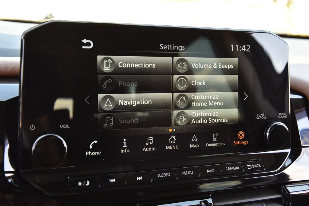 Nissan Pathfinder Vehicle Image 17