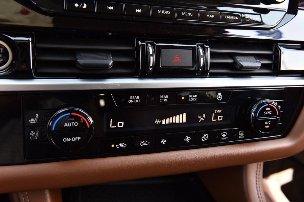Nissan Pathfinder Vehicle Image 19