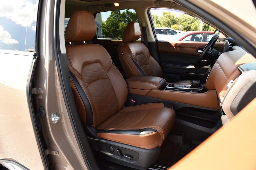 Nissan Pathfinder Vehicle Image 24