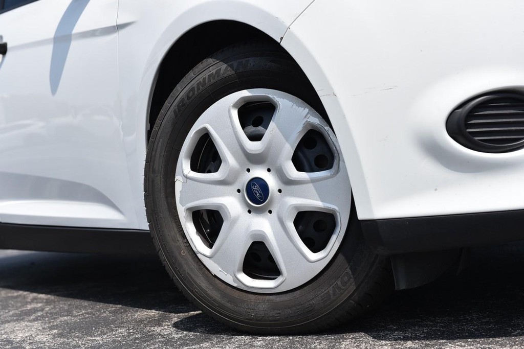 Ford Focus Vehicle Full-screen Gallery Image 3