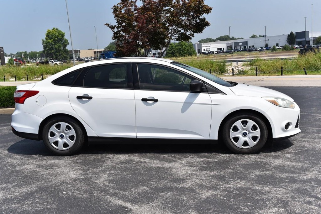Ford Focus Vehicle Full-screen Gallery Image 5