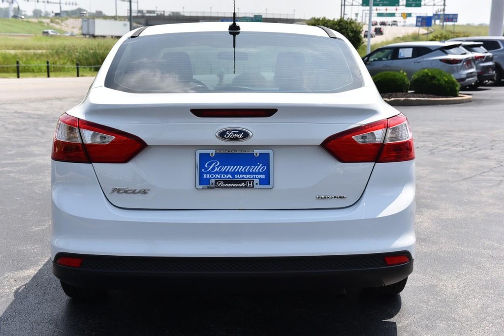 Ford Focus Vehicle Full-screen Gallery Image 6