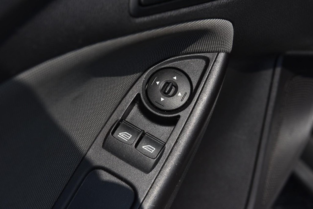 Ford Focus Vehicle Full-screen Gallery Image 8