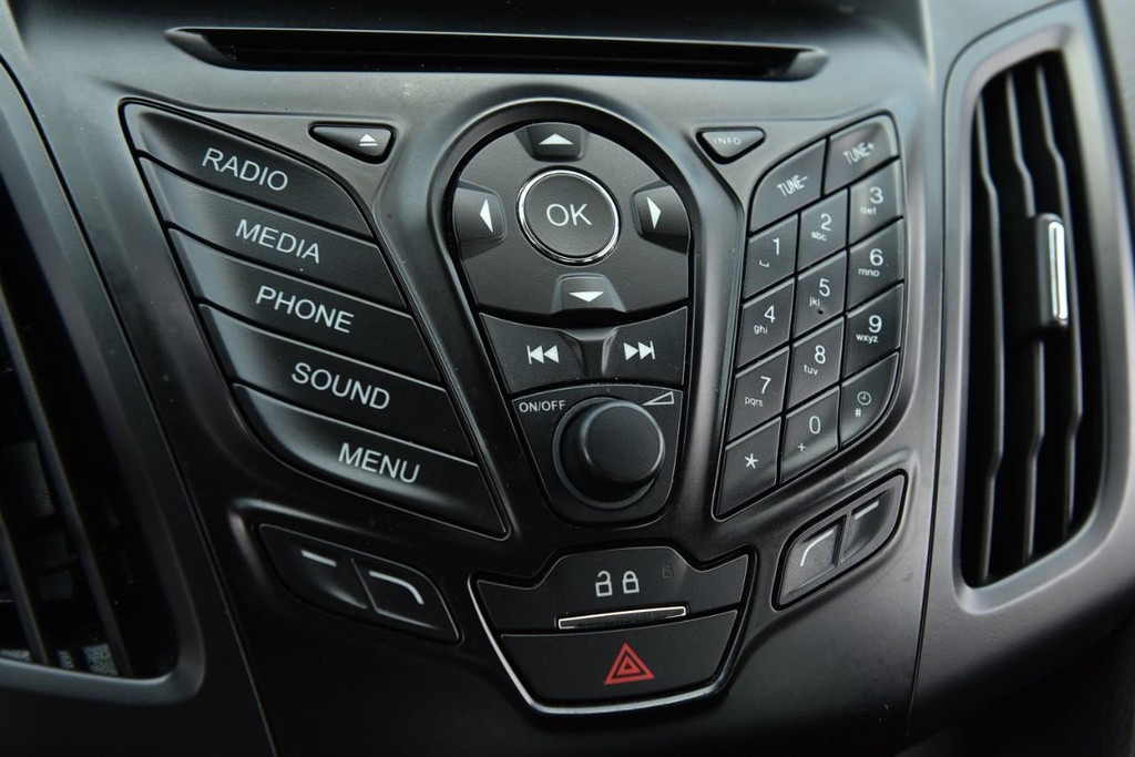 Ford Focus Vehicle Full-screen Gallery Image 12