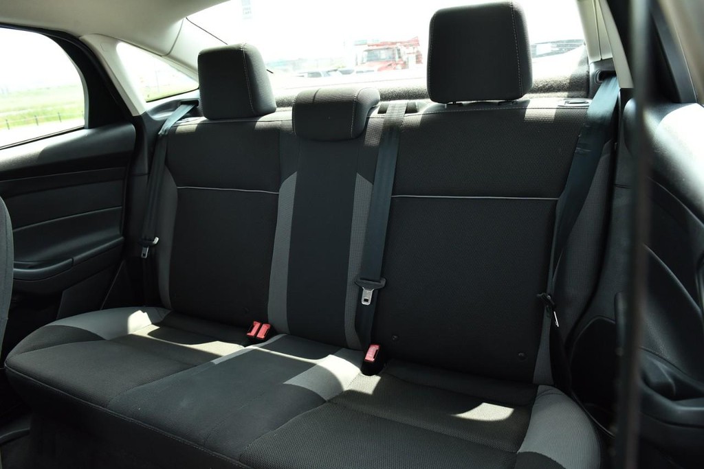 Ford Focus Vehicle Full-screen Gallery Image 17