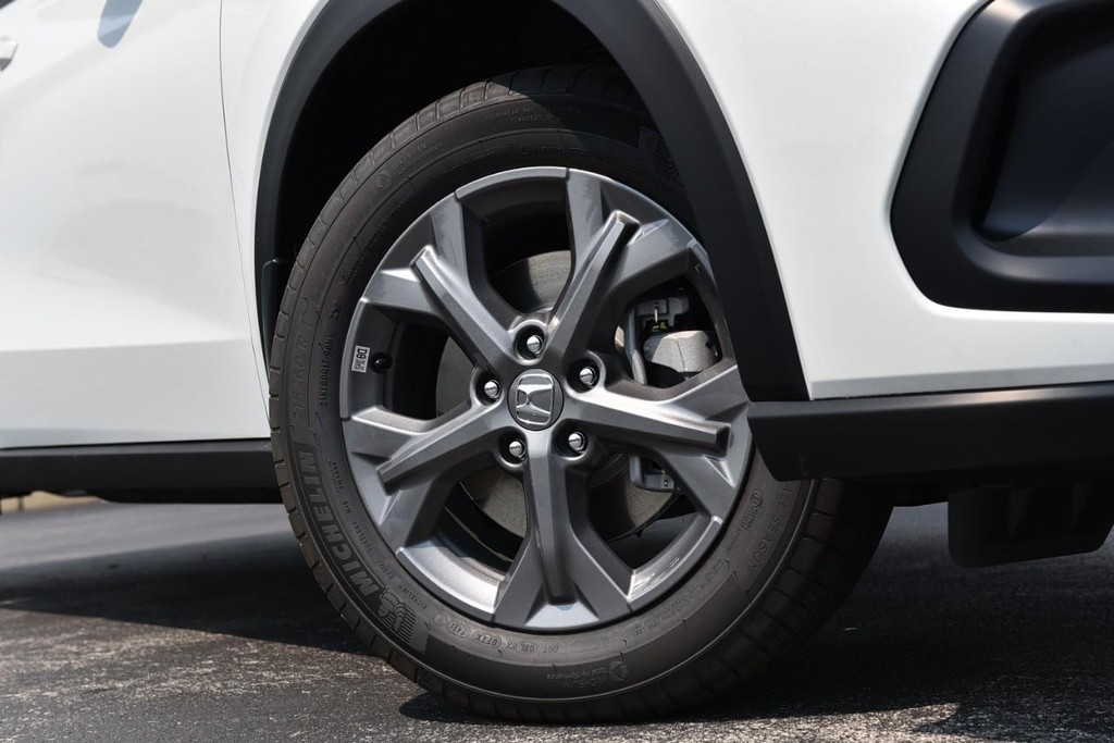 Honda HR-V Vehicle Full-screen Gallery Image 3
