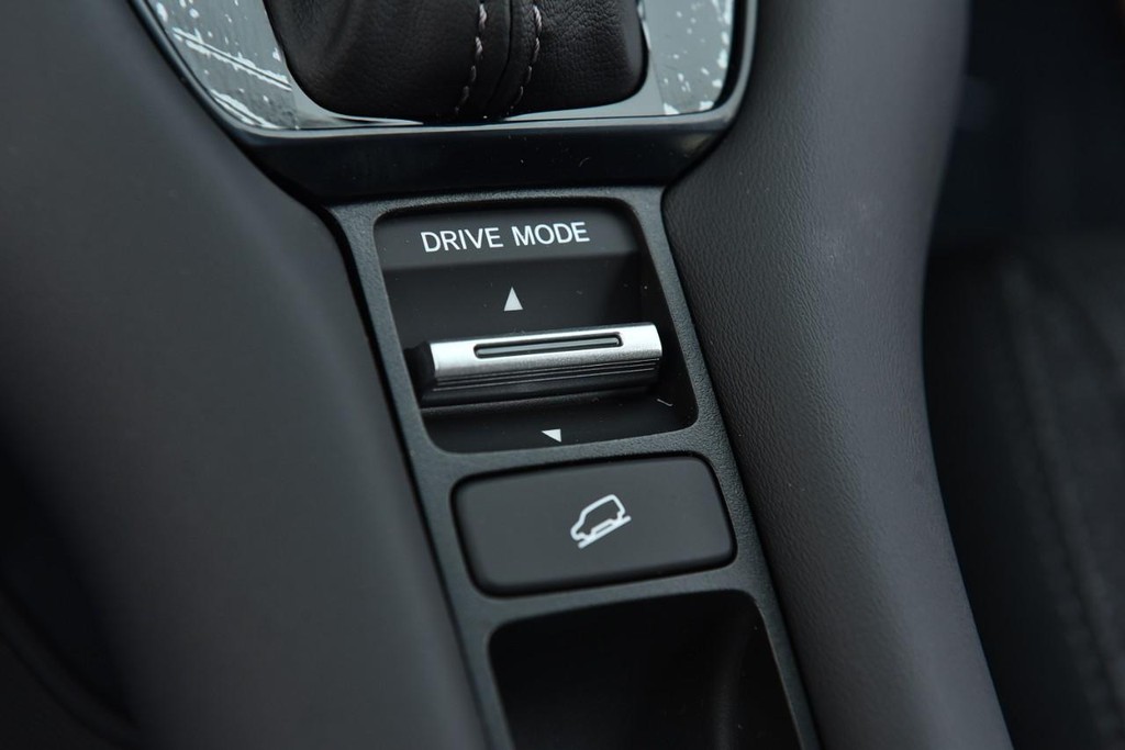Honda HR-V Vehicle Full-screen Gallery Image 16