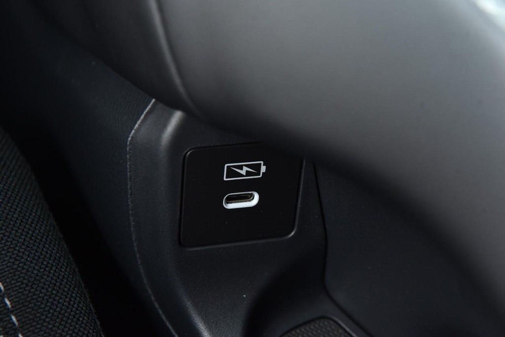 Honda HR-V Vehicle Full-screen Gallery Image 17