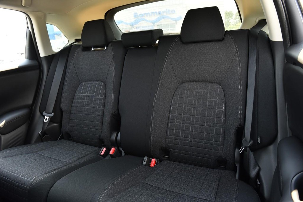 Honda HR-V Vehicle Full-screen Gallery Image 22