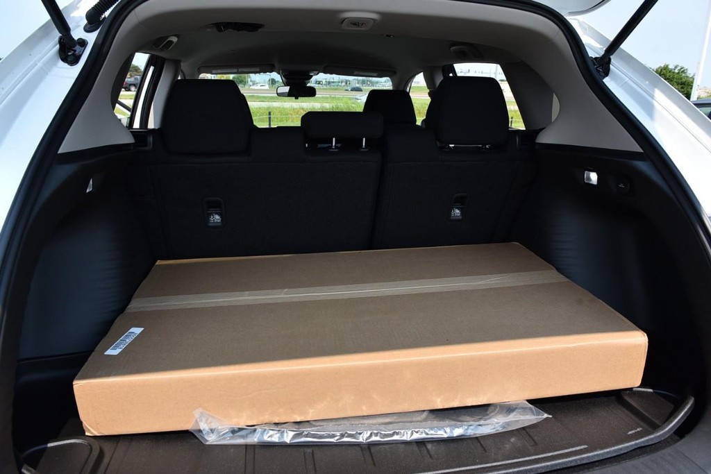 Honda HR-V Vehicle Full-screen Gallery Image 23