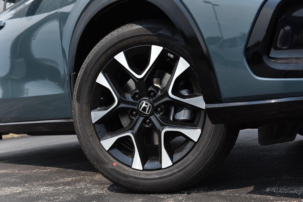 Honda HR-V Vehicle Full-screen Gallery Image 3