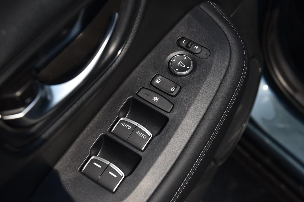 Honda HR-V Vehicle Full-screen Gallery Image 8