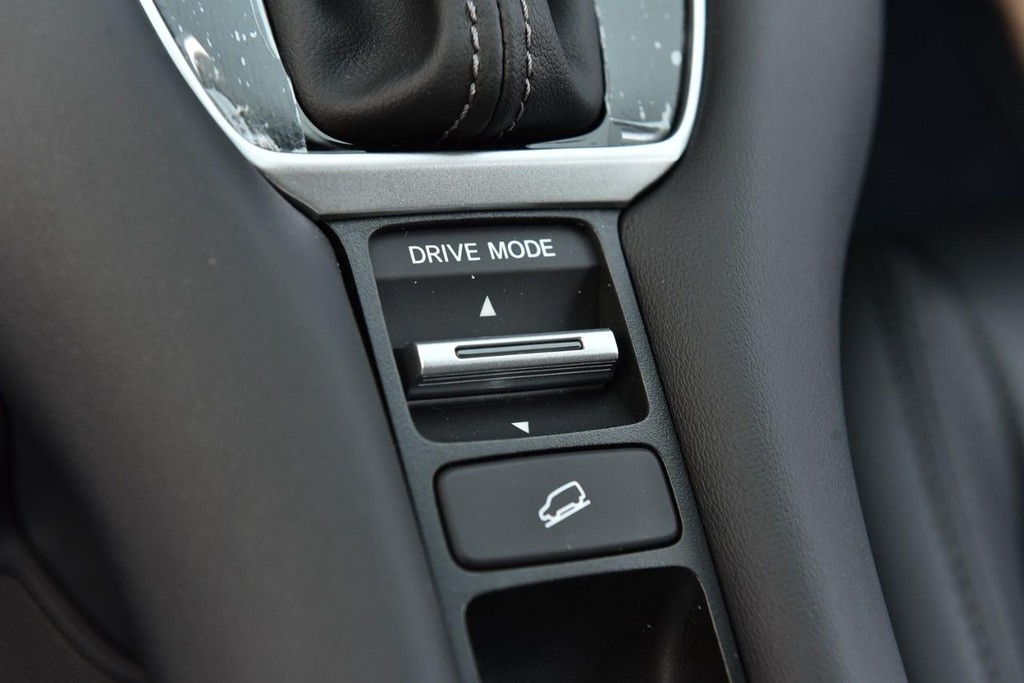 Honda HR-V Vehicle Full-screen Gallery Image 16