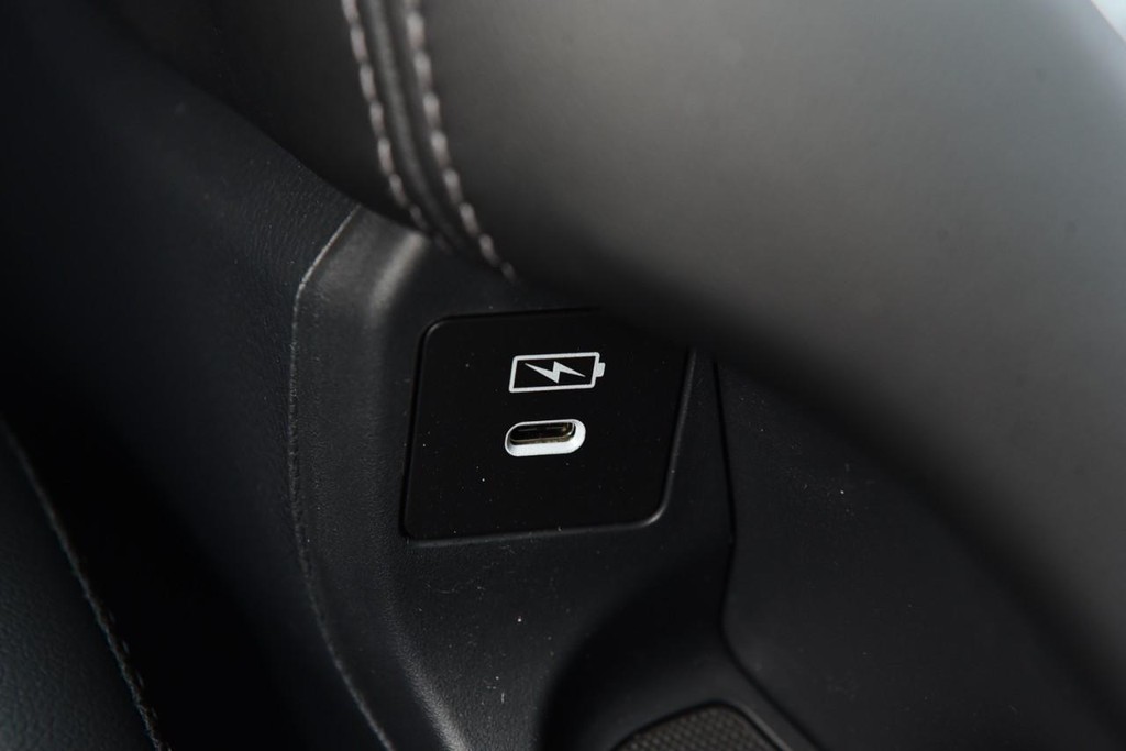 Honda HR-V Vehicle Full-screen Gallery Image 17