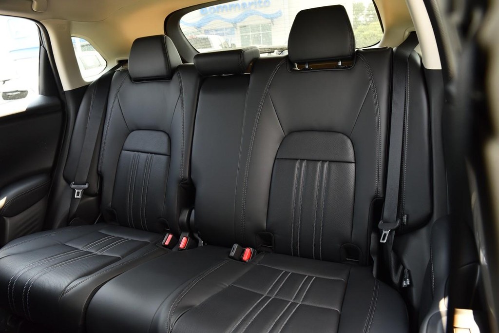 Honda HR-V Vehicle Full-screen Gallery Image 23