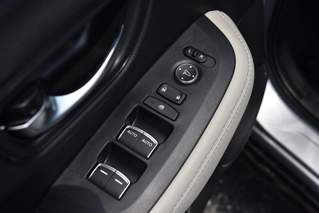 Honda HR-V Vehicle Full-screen Gallery Image 8